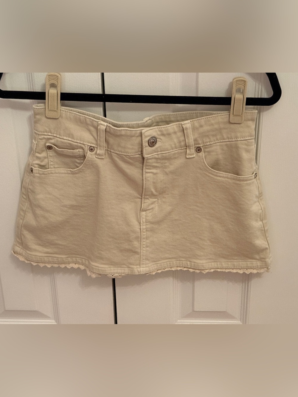 American Eagle low rise crochet hem mini skort, Size 0, Color Cream